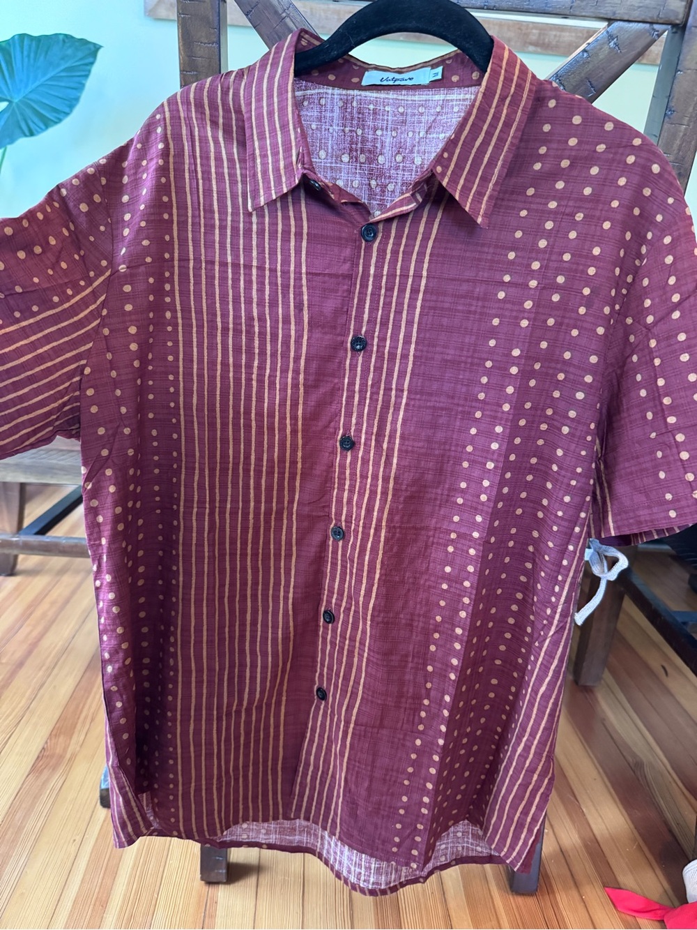 Maroon Short-Sleeve Button-Down Shirt with Gold Dot & Stripe Accents